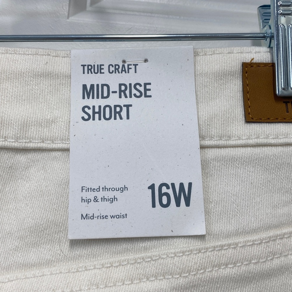 True Craft Mid Rise Shorts - Picture 3 of 4